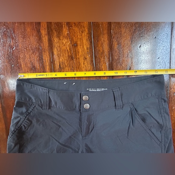Columbia Omni-Shade Lightweight Stretch Nylon Hiking Shorts. Women's Size 4 - Picture 5 of 7